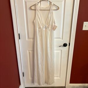 Vintage Gilead women’s nightgown negligee ivory size small nylon new with tags